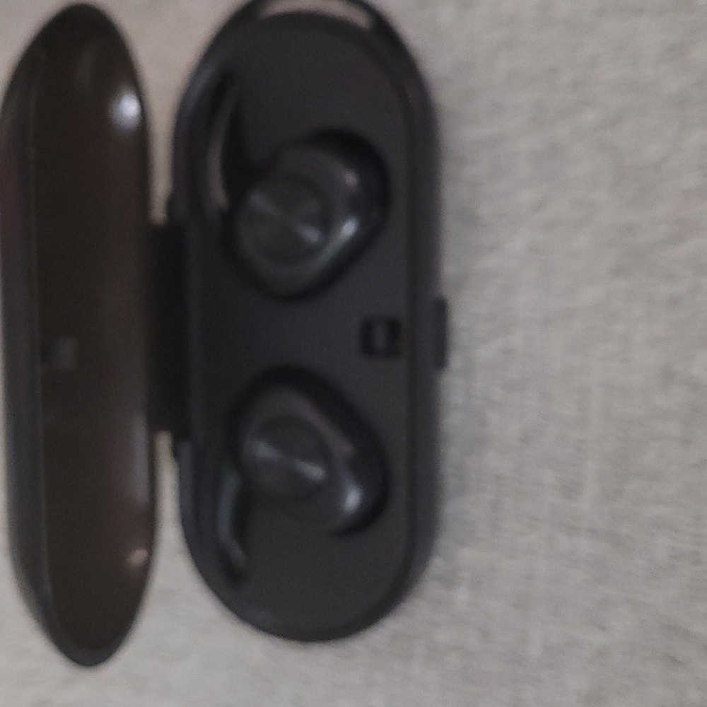 Bluetooth earbuds - Picture 2 of 2